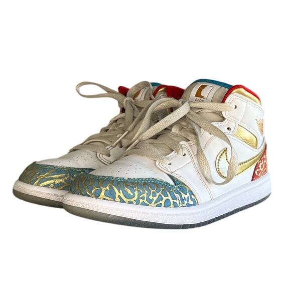 Air Jordan 1 Mid Sneaker School NC to Chicago (GS) Sneakers 1.5Y - Picture 4 of 6